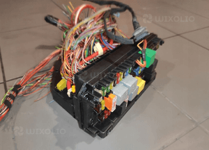 MERCEDES C-KLASA W204 LIFT W212 SKRZYNKA BEZPIECZNIKÓW SAM A2129008007 4