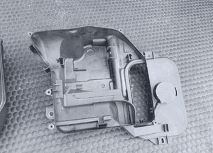 Obudowa 8E1907613D 8E1907355C Oslona Pokrywa Uszczelka Komputer Sterownik Silnika Europa Audi A4 B6 B7 18