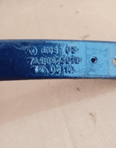 Zawias klapy bagażnika lewy tył sprężyna VW Touareg 7L6827301B 7L6827550C 4