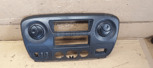 Ramka radia konsoli deski Opel Movano III 682600025R 2