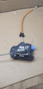 Zamek drzwi prawy przód przedni prawy Audi A3 8P 4E1837016 3