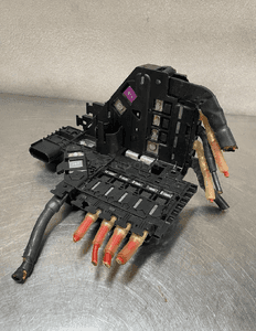 SKRZYNKA BEZPIECZNIKOW ROZDZIELACZ MERCEDES W222 1