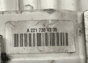 Mercedes W221 zamek drzwi lewych tylnych tył A2217304335 A2214404806 9