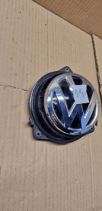 Klamka klapy bagażnika emblemat VW Passat B8 3G5827469 3