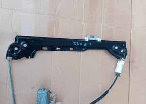 Mechanizm podnośnik szyby lewy przód BMW E92 0130822402 2