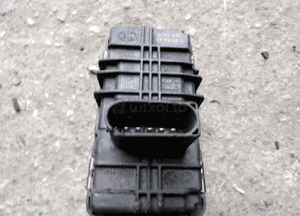 Bmw 3 5 N47 2.0 d sterownik turbosprężarki 6NW010430-04 1