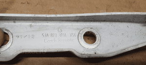 Zawias maski lewy przód przedni Skoda Rapid 5JA823301A 6
