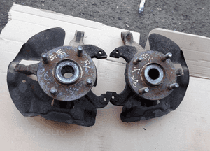 Mazda 323f 323 323p BA 94-98  Zwrotnica piasta Prawa lewa przednia prz 1