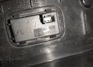Mercedes W221 lift sklasa przycisk otwierania klapy listwa osłona zamka kpl 10