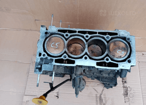 Silnik słupek blok silnika Citroen C5 1.8 16V 6FZ 1