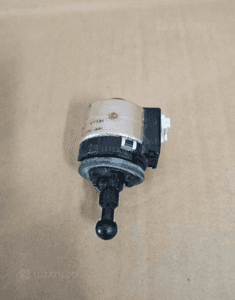 Silniczek regulacji lampy reflektora Volkswagen Golf VI 748-621-00AC 1
