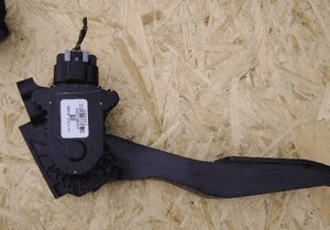 Opel Meriva II 2 B Corsa D  1.3 CDTI 10 pedal gazu potencjometr 13362749 1