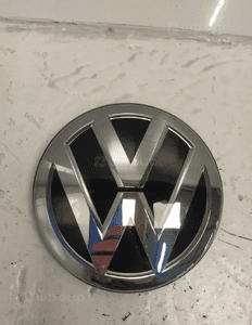 Vw arteon golf jetta passat B8 touran ii znaczek zaślepka logo pod radar nowy 2