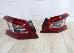 LAMPA TYLNA LEWA 9677817680 PEUGEOT 308 led 1