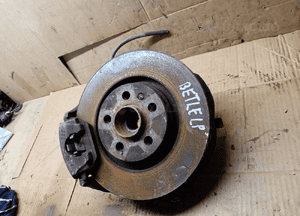 Zwrotnica piasta lewy przód kompletna VW New Beetle 2.0 3