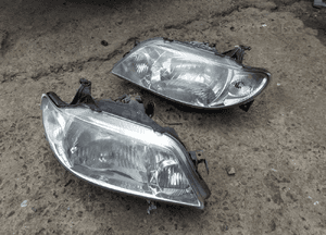 Mazda 323f bj 98-03 lift lampa przód przednia prawa lewa 3