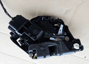 Ford Focus MK2 zamek drzwi tyl prawy lewy 4