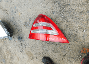 mercedes C  lampa prawa WYSYŁKA 2