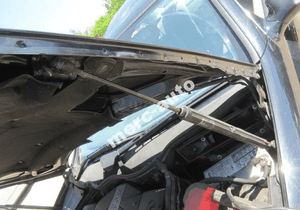 MERCEDES CLK 209 kratka maski siłownik wyciszenie 2