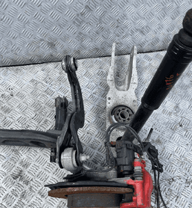 ZWROTNICA PIASTA LEWY TYL MERCEDES W176 ORG FV 3