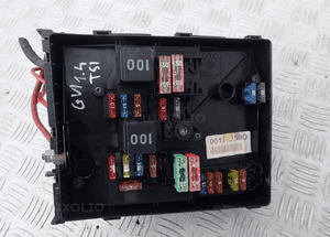 VW GOLF VI 6 1.4 TSI SKRZYNKA BEZPIECZNIKÓW 2