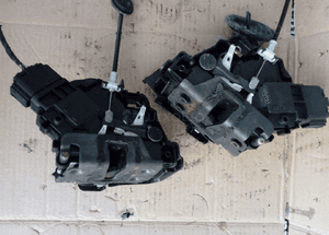 Ford Focus MK2 zamek drzwi przod prawy lewy 2