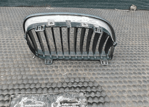Kratka 7128613 7128614 7906809 Atrapa Nerki Nerka Gril Atrapka Zderzaka Przód M-Pakiet BMW 1 E81 E87 11