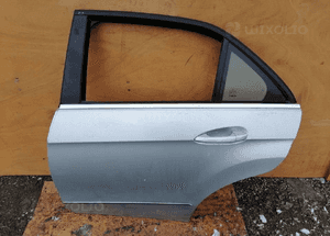 MERCEDES E 212 sedan drzwi lewy tył srebrne 775 lewe tylne 1