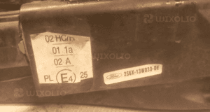 Przod przednia lampa lewa ford fiesta MK5 4
