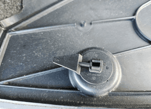 Boczek 1J6867427 K Bagaznika Lewy Tapicerka Zaślepka Schowek Antracyt Czarna Welur VW Golf IV 4 5D 5 Drzwi 13