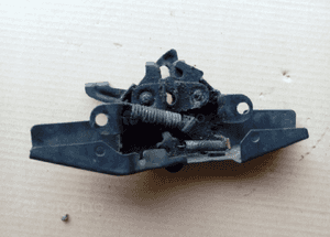 Toyota Corolla Verso lift zamek maski 04-08 3