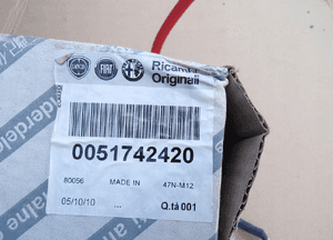 SKRZYNKA BEZPIECZNIKÓW ALFA ROMEO GT 147 1.9 JTD 51742420 NOWE ORYGINAŁ 3