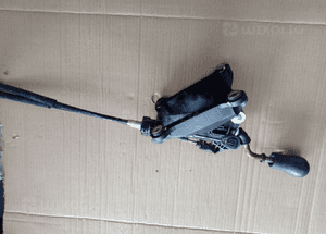 Toyota Corolla Verso 2.0 2.2 D4D  lewarek wybierak linki biegow 4