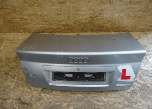 Audi A4 B6 sedan tylna klapa 4