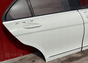 Mercedes W204 08-11 drzwi 650 prawy tył oryginał w kolor 7