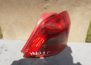Toyota yaris ii 2 lampa tył prawa 1