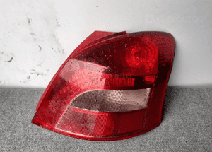 Toyota yaris ii 2 lampa tył tylna prawa 1