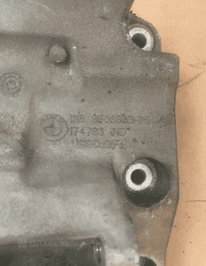 Podstawa łapa alternatora BMW F10 F11 2.0D 174786 2
