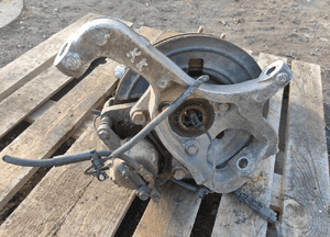 JEEP CHEROKEE LIBERTY KK 2.8CRD 07-12r. ZWROTNICA PIASTA TARCZA ZACISK BDB 7