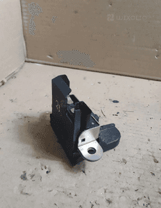 # ZAMEK KLAPY TYŁ VW PASSAT B6 KOMBI nr 1K6827505D 2