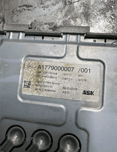 MERCEDES  wzmacniacz audio BURMESTER  wtyczka wzmacniacza 3