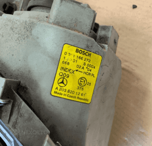 MERCEDES C 203 lampa xenon prawa europa uszkodzona 2