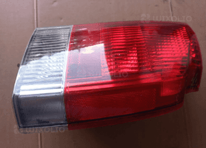 Volvo XC70 V70 lampa tył tylna prawa 2