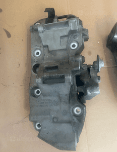 Podstawa łapa alternatora BMW F10 F11 2.0D 174786 1