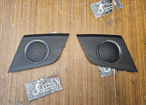 Maskownica Głosnika 8T0857227A 8T0857228A Kratka Oslona Konsoli Deski Kokpit Bang & Olufsen Audi A4 B8 A5 1
