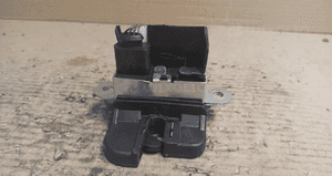 Zamek klapy tył vw audi nr 1J0973704 1