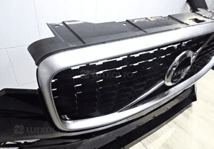 Volvo XC60 zderzak przód r-design 2019R llu 6