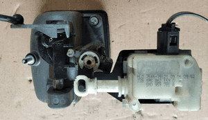 Seat Ibiza Cordoba 02-08 6L klamka klapy tyl tylnnej zamek 4
