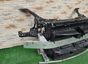 Pas przedni chłodnice bmw 2 F45 F46 zamki piro 2