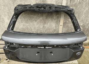 Klapa bagaznika tyl tylna range rover velar L560 1